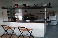 Magasfényű fehér konyha, németországi rendelésre készült